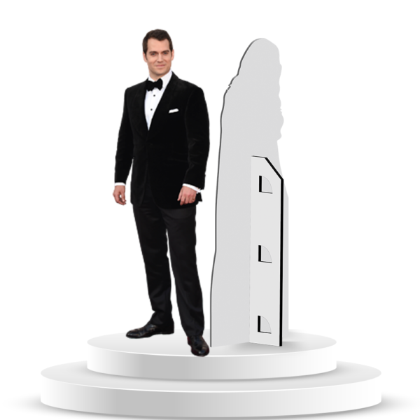 Figura En Coroplast De Henry Cavill A Tamaño Real