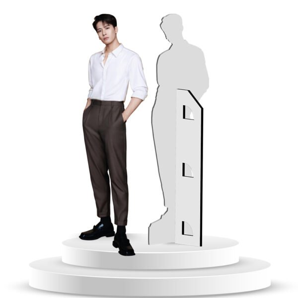 Figura De Jackson Wan En Coroplast A Tamaño real