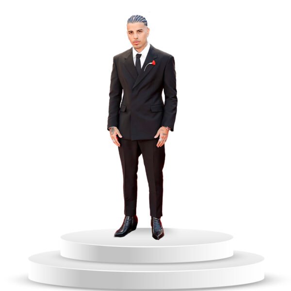 Figura de Rauw Alejandro en Coroplast a Tamaño Real - Imagen 3