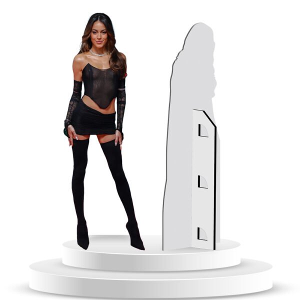 Figura de Tini Stoessel en Coroplast a Tamaño Real