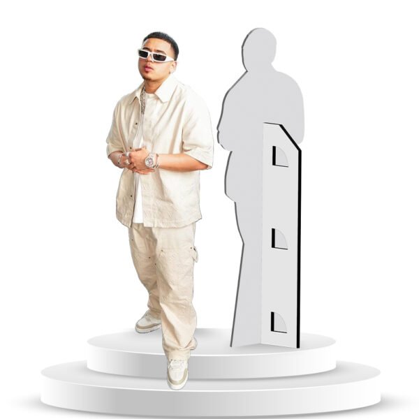 Figura De Jesús Ortiz En Coroplast A Tamaño Real