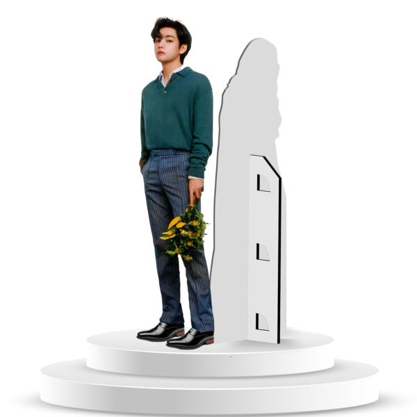 Figura de Kim Taehyung - Bts en Coroplast a Tamaño Real Con Base
