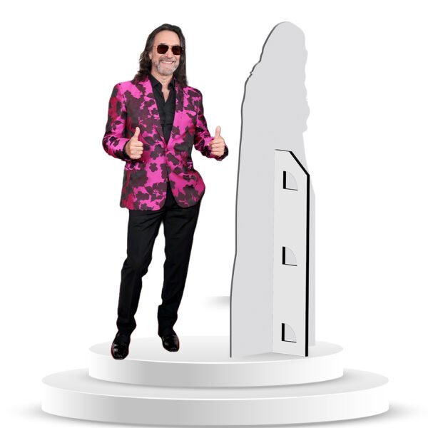 Figura de Marco Antonio Solis en Coroplast a Tamñaño Real