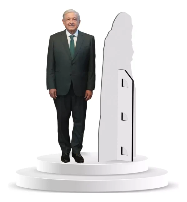 Figura Decortiva De Andrés Manuel En Coroplast A Tamaño Real