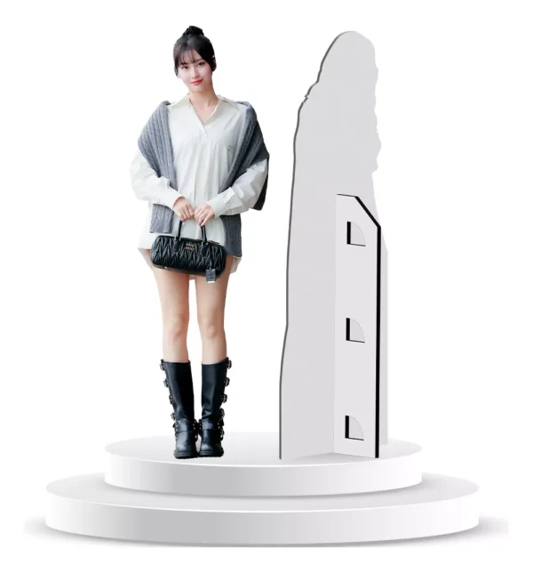 Figura Decortiva De Hirai Momo Twice En Coroplast A Tamaño Real