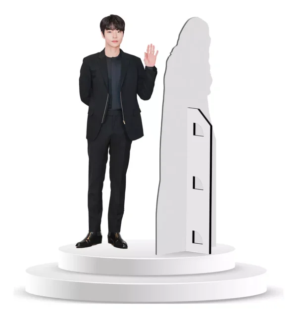 Figura De Hwang In Yeop En Coroplast A Tamaño Real