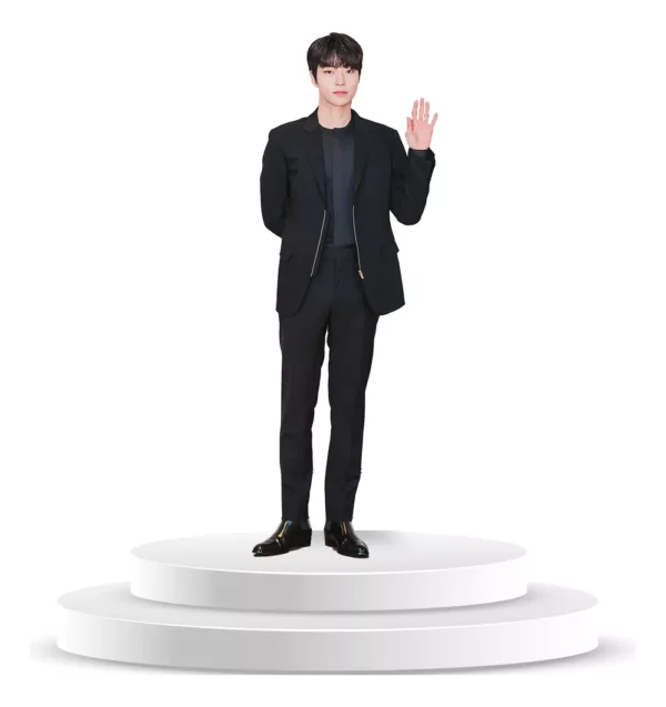 Figura De Hwang In Yeop En Coroplast A Tamaño Real - Imagen 3
