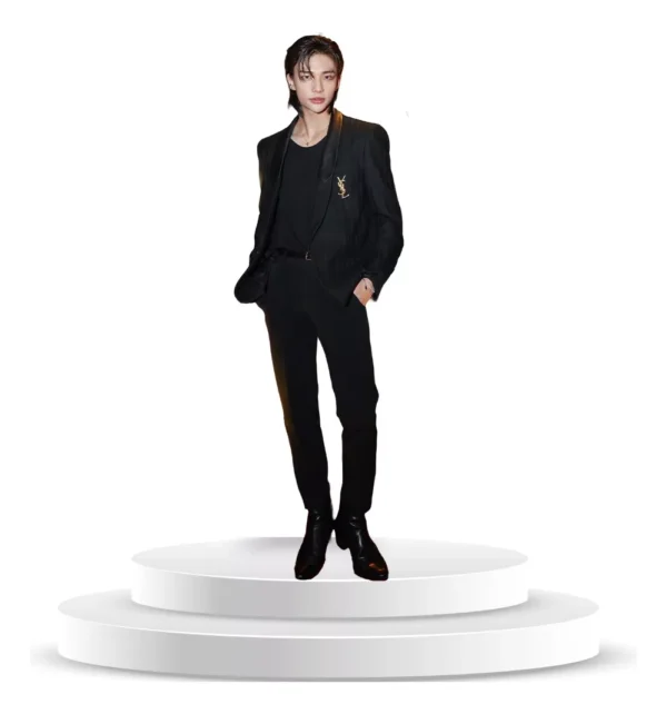 Figura De Hyunji Stray kids En Coroplast A Tamaño Real - Imagen 3