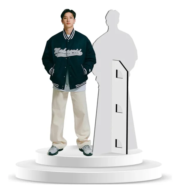Figura De Coroplast De Bangchan De Stray Kids Con Base A Tamaño Real En Coroplast