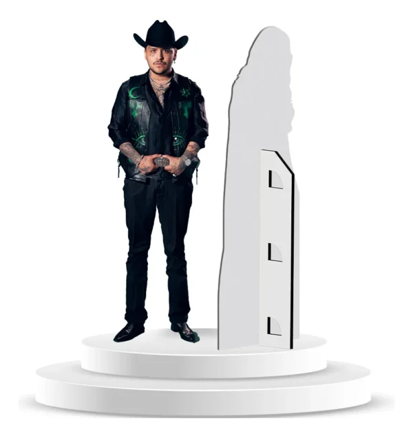 Figura De Coroplast De  Christian Nodal Con Base A Tamaño Real En Coroplast
