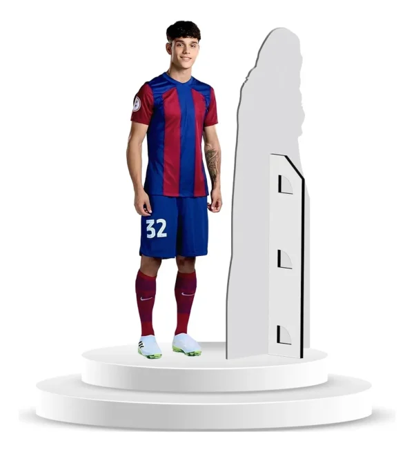 Figura De Coroplast De Héctor Fort Con Base A Tamaño Real En Coroplast