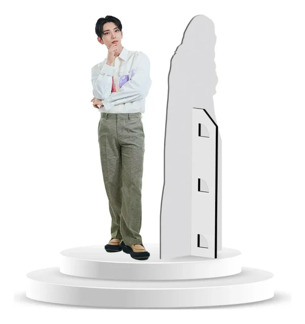 Figura De Coroplast De Joshua Hong Con Base A Tamaño Real En Coroplast