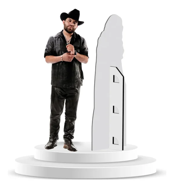 Figura De Coroplast De Luis R Conriquez Con Base A Tamaño Real En Coroplast