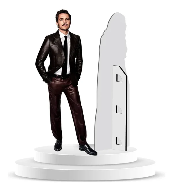 Figura De Coroplast De Pedro Pascal Con Base A Tamaño Real En Coroplast