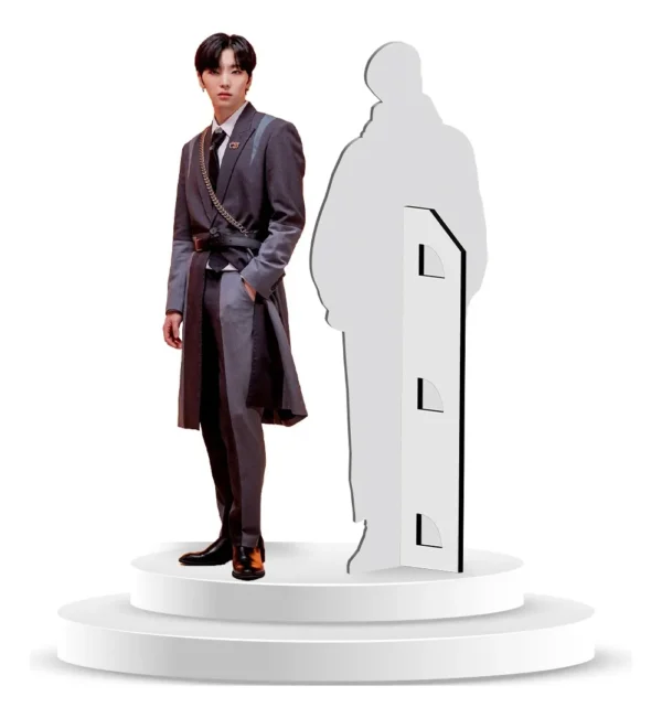 Figura De Coroplast De Seoho - Oneus Con Base A Tamaño Real En Coroplast