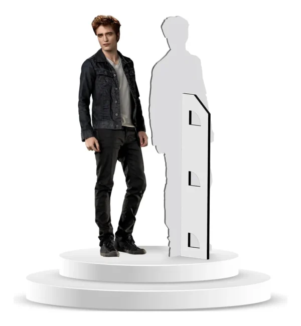 Figura De Coroplast De Edward Cullen Con Base A Tamaño Real En Coroplast