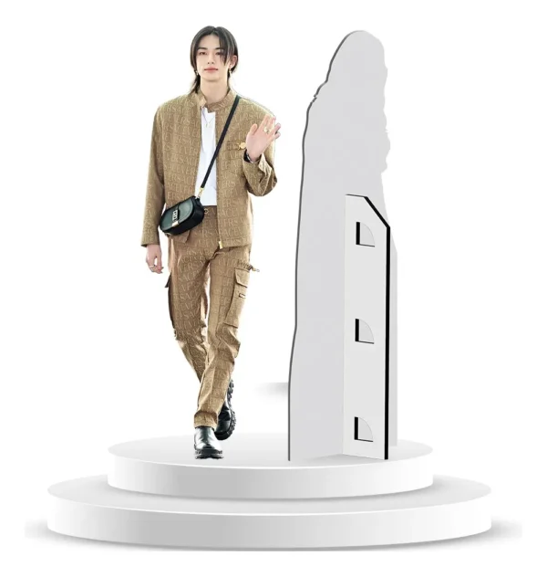 Figura De Coroplast De Hyunjin - Stray Kids Con Base A Tamaño Real En Coroplast