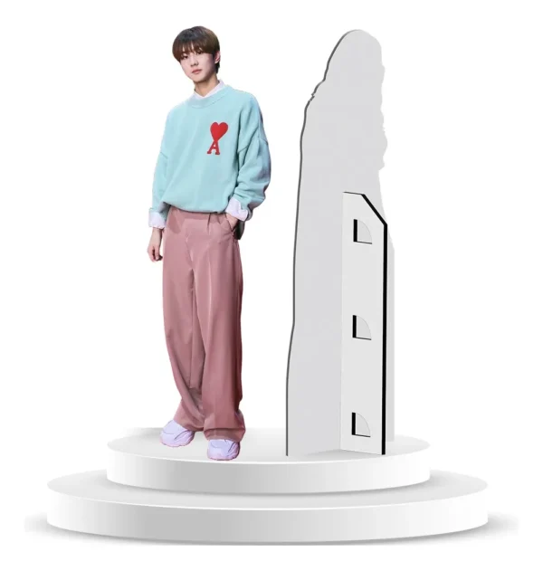 Figura De Coroplast De Jungwon - Enhypen Con Base A Tamaño Real En Coroplast