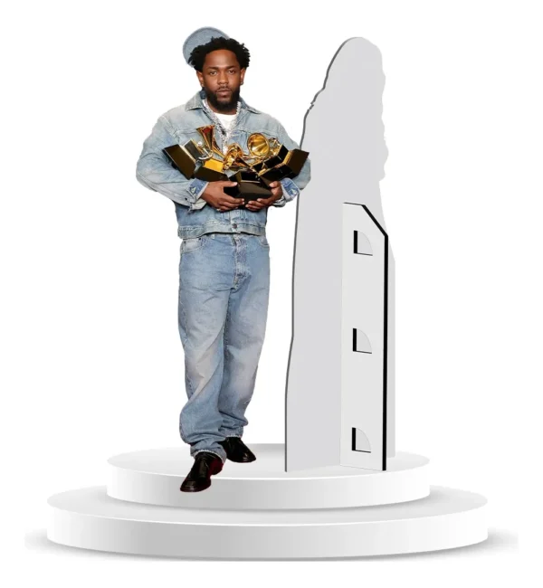 Figura De Coroplast De Kendrick Lamar Con Base A Tamaño Real En Coroplast