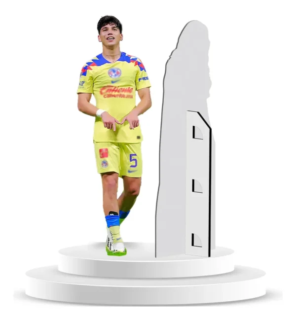 Figura De Coroplast De Kevin Álvarez Con Base A Tamaño Real En Coroplast