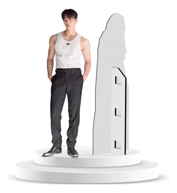 Figura De Coroplast De Song Kang Con Base A Tamaño Real En Coroplast